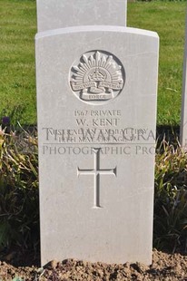 MONT HUON MILITARY CEMETERY, LE TREPORT - KENT, WILLIAM