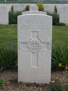 MONT HUON MILITARY CEMETERY, LE TREPORT - KEW, ALBERT EDWARD