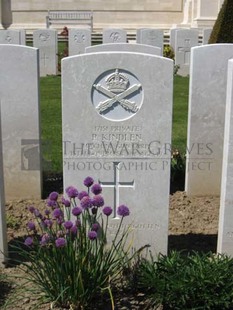 MONT HUON MILITARY CEMETERY, LE TREPORT - KINDLEN, PHILIP