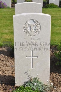 MONT HUON MILITARY CEMETERY, LE TREPORT - KING, WILLIAM