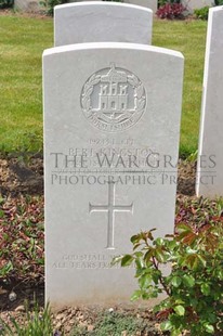 MONT HUON MILITARY CEMETERY, LE TREPORT - KINGSTON, BERT