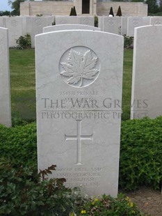 MONT HUON MILITARY CEMETERY, LE TREPORT - KIRK, WALTER