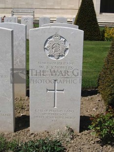 MONT HUON MILITARY CEMETERY, LE TREPORT - KNOWLES, WILLIAM FRANCIS