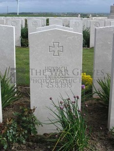 MONT HUON MILITARY CEMETERY, LE TREPORT - KNUPPEL, HEINRICH