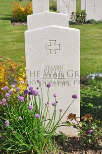 MONT HUON MILITARY CEMETERY, LE TREPORT - KOLWEN, JOHANN