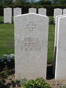 MONT HUON MILITARY CEMETERY, LE TREPORT - KORDES, HEINRICH