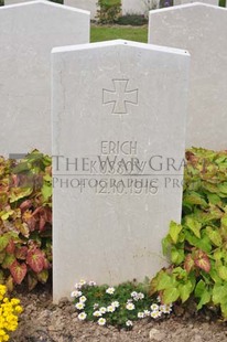 MONT HUON MILITARY CEMETERY, LE TREPORT - KOSSOW, ERICH