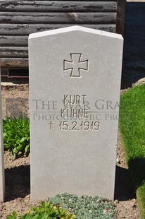 MONT HUON MILITARY CEMETERY, LE TREPORT - KUHNE, KURT