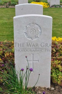 MONT HUON MILITARY CEMETERY, LE TREPORT - LAKIN, F