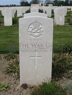 MONT HUON MILITARY CEMETERY, LE TREPORT - LANCASTER, C T