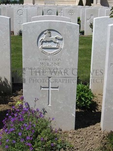 MONT HUON MILITARY CEMETERY, LE TREPORT - LANE, W