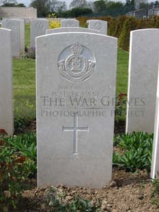 MONT HUON MILITARY CEMETERY, LE TREPORT - LANE, WALTER