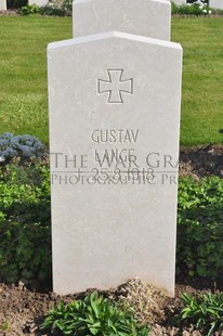 MONT HUON MILITARY CEMETERY, LE TREPORT - LANGE, GUSTAV