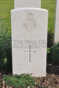 MONT HUON MILITARY CEMETERY, LE TREPORT - LAVELL, FREDERICK ERNEST