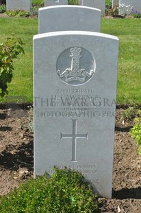 MONT HUON MILITARY CEMETERY, LE TREPORT - LAWRENCE, H