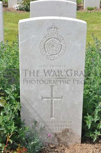 MONT HUON MILITARY CEMETERY, LE TREPORT - LAWRENCE, JOHN EDGAR