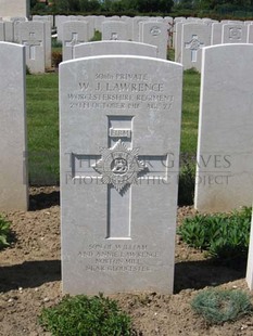 MONT HUON MILITARY CEMETERY, LE TREPORT - LAWRENCE, WILLIAM JOSEPH