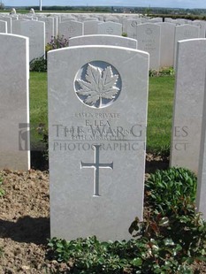 MONT HUON MILITARY CEMETERY, LE TREPORT - LEA, E