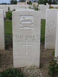 MONT HUON MILITARY CEMETERY, LE TREPORT - LEACH, FRANK