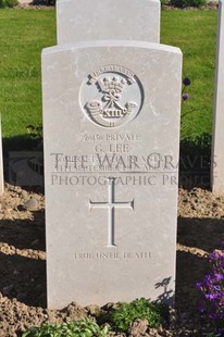 MONT HUON MILITARY CEMETERY, LE TREPORT - LEE, G