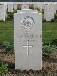 MONT HUON MILITARY CEMETERY, LE TREPORT - LEE, JOHN