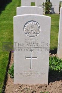 MONT HUON MILITARY CEMETERY, LE TREPORT - LEE, WILLIAM JAMES