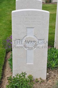 MONT HUON MILITARY CEMETERY, LE TREPORT - LEES, FRANK