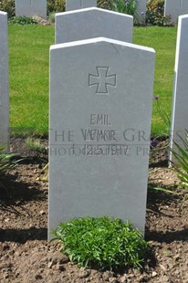 MONT HUON MILITARY CEMETERY, LE TREPORT - LEMKE, EMIL