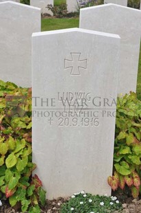 MONT HUON MILITARY CEMETERY, LE TREPORT - LENZ, LUDWIG