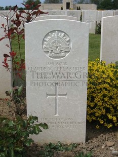 MONT HUON MILITARY CEMETERY, LE TREPORT - LEPLASTRIER, CLAUDE VICKERS