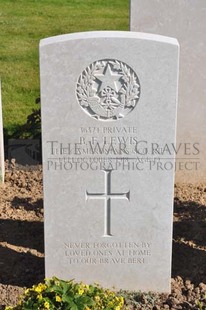 MONT HUON MILITARY CEMETERY, LE TREPORT - LEWIS, BERTRAM FRANCIS