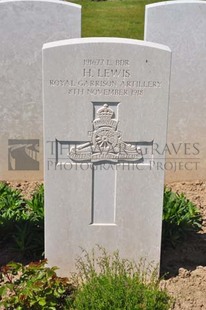 MONT HUON MILITARY CEMETERY, LE TREPORT - LEWIS, H