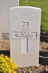 MONT HUON MILITARY CEMETERY, LE TREPORT - LIDDELL, J