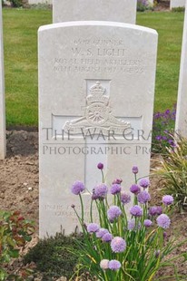 MONT HUON MILITARY CEMETERY, LE TREPORT - LIGHT, W S