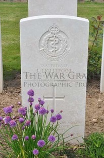 MONT HUON MILITARY CEMETERY, LE TREPORT - LIGHTFOOT, JOSEPH