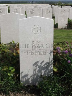 MONT HUON MILITARY CEMETERY, LE TREPORT - LIPPE, KURT