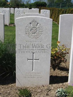 MONT HUON MILITARY CEMETERY, LE TREPORT - LLOYD, ARCHIBALD JOHN