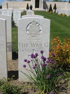 MONT HUON MILITARY CEMETERY, LE TREPORT - LLOYD, CHARLES WILLIAM