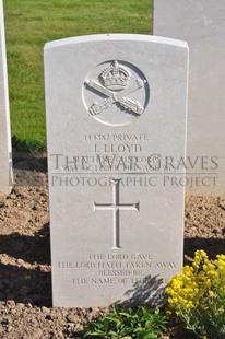 MONT HUON MILITARY CEMETERY, LE TREPORT - LLOYD, J