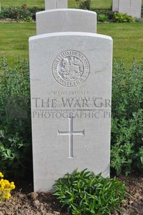 MONT HUON MILITARY CEMETERY, LE TREPORT - LONSDALE, JOHN ROBERT