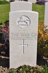 MONT HUON MILITARY CEMETERY, LE TREPORT - LUCAS, ALLAN FAULKNER