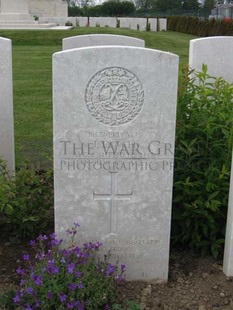 MONT HUON MILITARY CEMETERY, LE TREPORT - LYNCH, JAMES