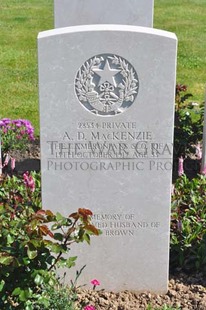 MONT HUON MILITARY CEMETERY, LE TREPORT - MacKENZIE, A D