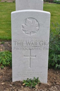 MONT HUON MILITARY CEMETERY, LE TREPORT - MacLENNAN, KENNETH F.