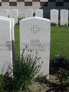 MONT HUON MILITARY CEMETERY, LE TREPORT - MACZIJEWSKI, BRUNO