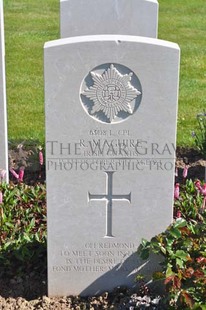 MONT HUON MILITARY CEMETERY, LE TREPORT - MAGUIRE, REDMOND