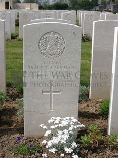 MONT HUON MILITARY CEMETERY, LE TREPORT - MANN, HUGH WALLACE