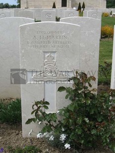 MONT HUON MILITARY CEMETERY, LE TREPORT - MARTIN, ALFRED HENRY