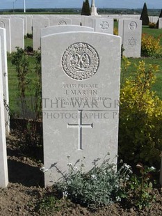 MONT HUON MILITARY CEMETERY, LE TREPORT - MARTIN, JAMES