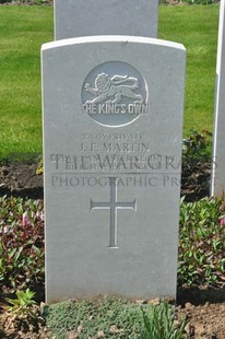 MONT HUON MILITARY CEMETERY, LE TREPORT - MARTIN, JACK FENWICK